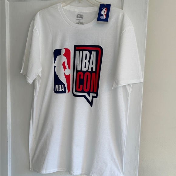 NBA Other - NBA 76ers! Licensed tee.